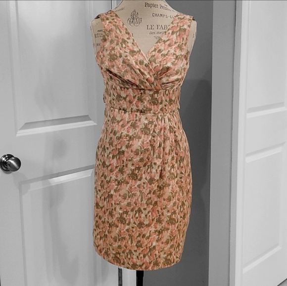 Talbots Sleeveless V-Neck Peach, Cream & Peach Floral Printed Dress - Size 2P - Picture 2 of 7